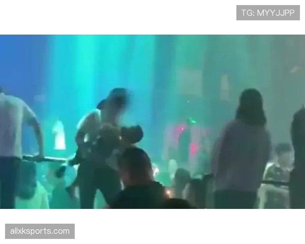 萨卡这训练完直接去夜店蹦迪的节奏?自律人设有点绷不住啊 萨卡这训练完直接去夜店蹦迪的节奏?自律人设有点绷不住啊